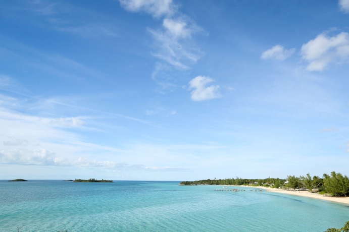 Imagen de los exteriores del Hotel Island Seaside Suites. Foto 10