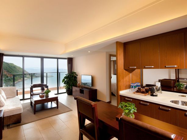 Imagen de la habitación del Hotel Island Skylight Resort. Foto 8