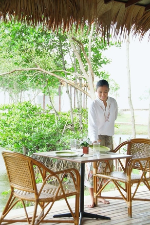 Imagen del bar/restaurante del Hotel Islanda Hideaway Resort. Foto 4