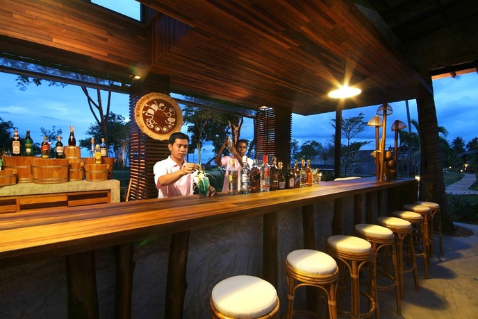 Imagen del bar/restaurante del Hotel Islanda Hideaway Resort. Foto 5