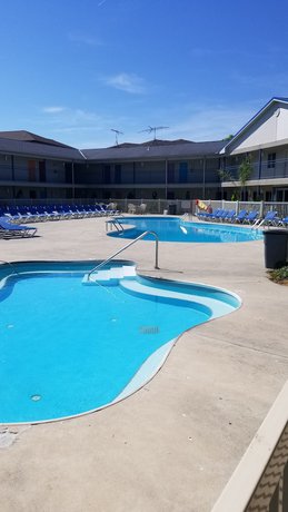 Imagen de la piscina del Hotel Islander Inn. Foto 8