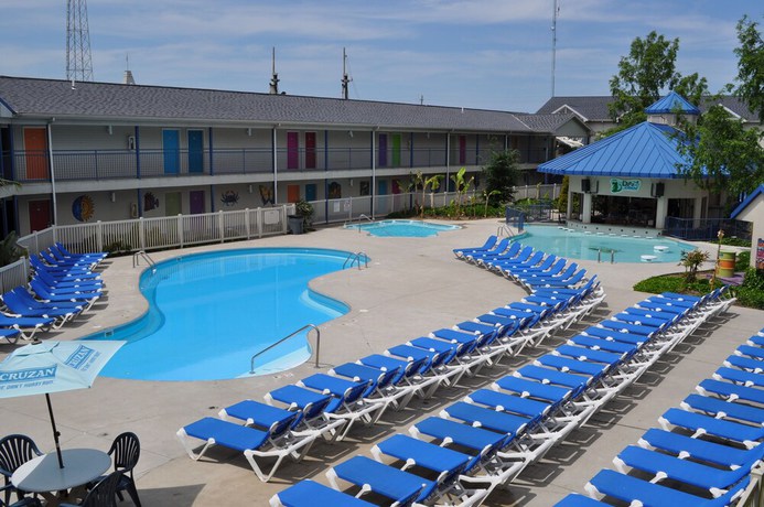 Imagen de la piscina del Hotel Islander Inn. Foto 11