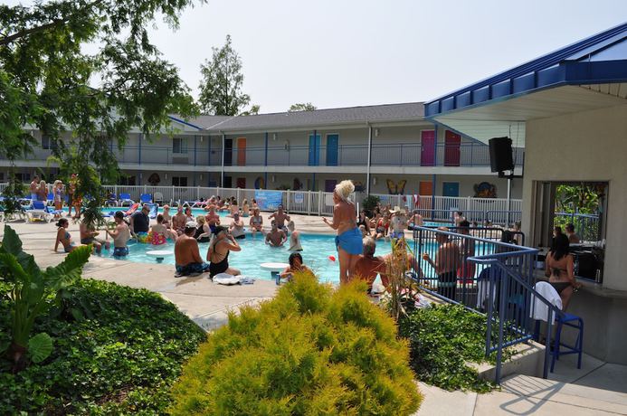 Imagen de la piscina del Hotel Islander Inn. Foto 15