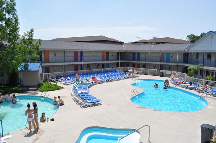 Imagen de la piscina del Hotel Islander Inn. Foto 17