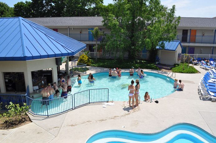 Imagen de la piscina del Hotel Islander Inn. Foto 19