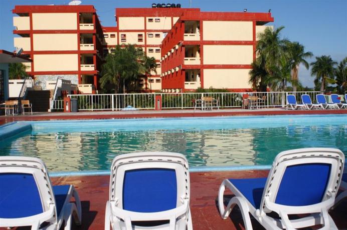 Imagen de la piscina del Hotel Islazul Las Tunas. Foto 8