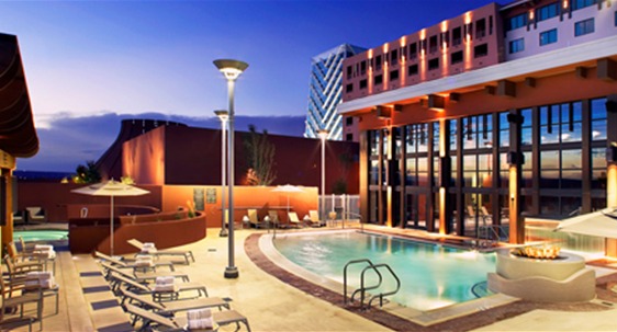 Imagen de la piscina del Hotel Isleta Resort and Casino. Foto 9