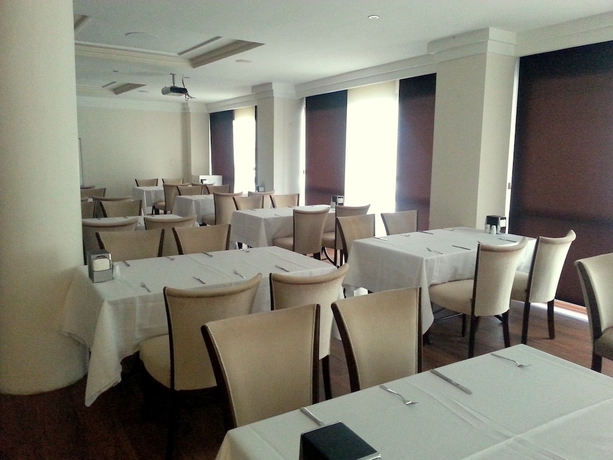 Imagen del bar/restaurante del Hotel Ismira. Foto 4