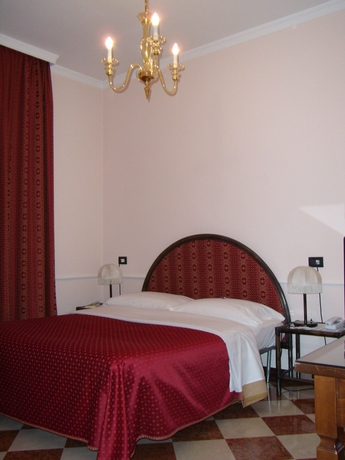 Imagen de los interiores del Hotel Isola Di Caprera. Foto 8