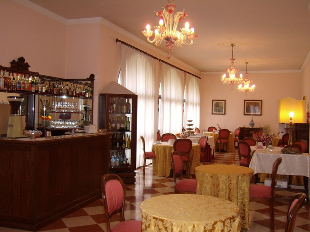 Imagen del bar/restaurante del Hotel Isola Di Caprera. Foto 3