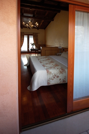 Imagen de los interiores del Hotel Isola Di Caprera. Foto 11