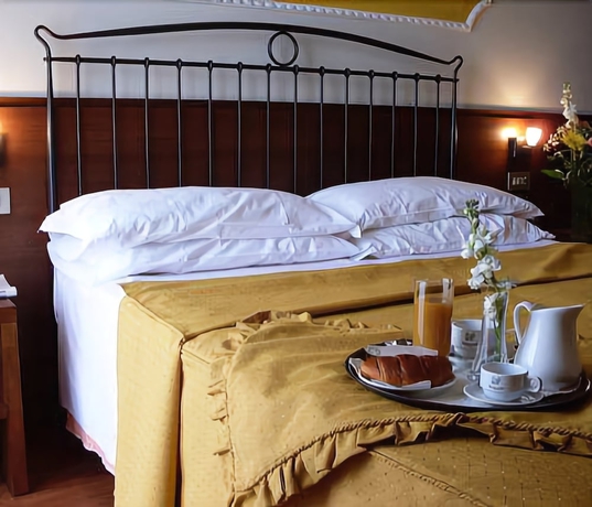 Imagen de la habitación del Hotel Isola Di Lauria. Foto 9