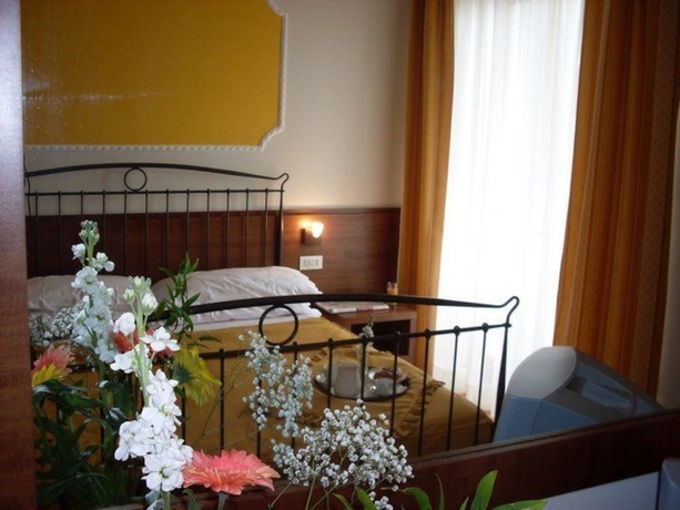 Imagen de la habitación del Hotel Isola Di Lauria. Foto 11