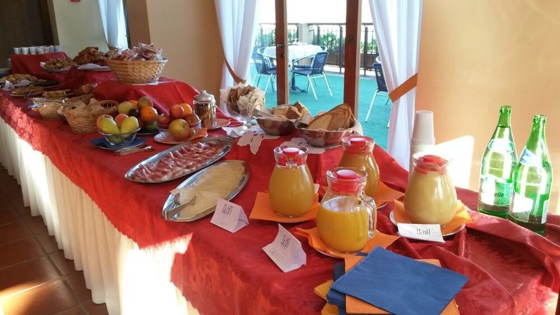 Imagen del bar/restaurante del Hotel Isola Di Lauria. Foto 5