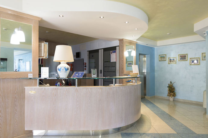 Imagen de la piscina del Hotel Isola Rossa. Foto 16