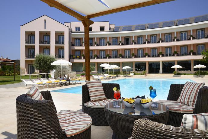 Imagen de los exteriores del Hotel Isola Sacra Rome Airport. Foto 13