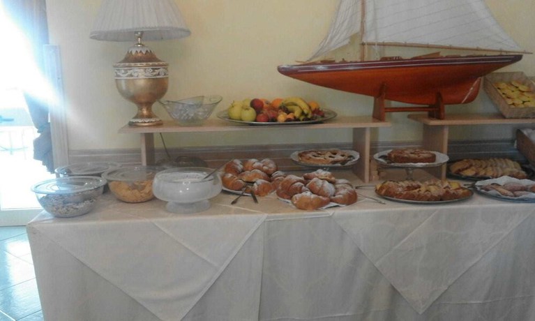 Imagen del bar/restaurante del Hotel Isolabella. Foto 8