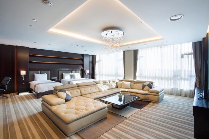 Imagen de la habitación del Hotel Isquare Hotel. Foto 8