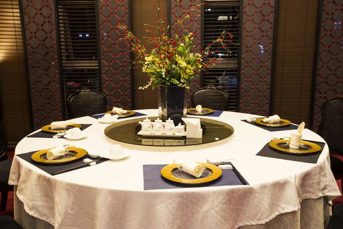 Imagen del bar/restaurante del Hotel Isquare Hotel. Foto 3