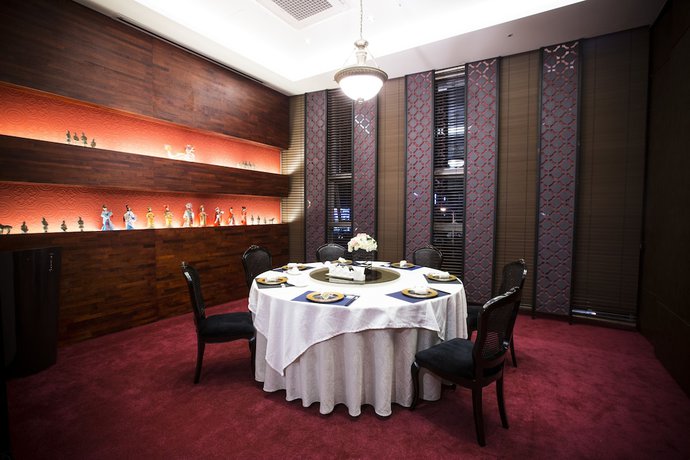 Imagen del bar/restaurante del Hotel Isquare Hotel. Foto 6