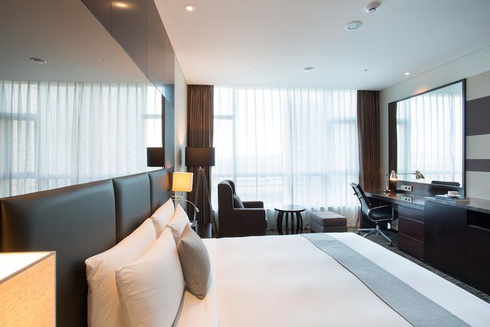 Imagen de la habitación del Hotel Isquare Hotel. Foto 15