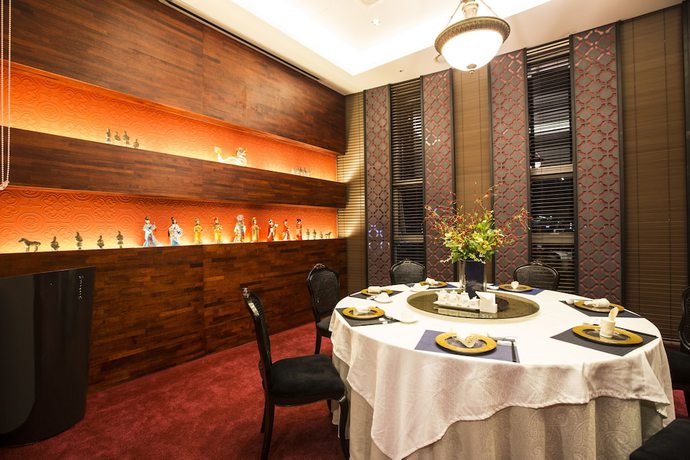 Imagen del bar/restaurante del Hotel Isquare Hotel. Foto 7