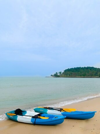 Imagen general del Hotel Issara Beach Resort Beachfront Zone. Foto 1