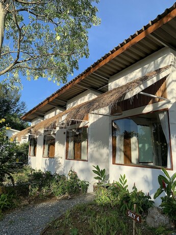 Imagen de la habitación del Hotel Issara Beach Resort Beachfront Zone. Foto 16