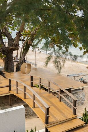 Imagen general del Hotel Issara Beach Resort Beachfront Zone. Foto 10