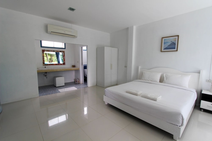 Imagen de la habitación del Hotel Issara Beach Resort. Foto 9