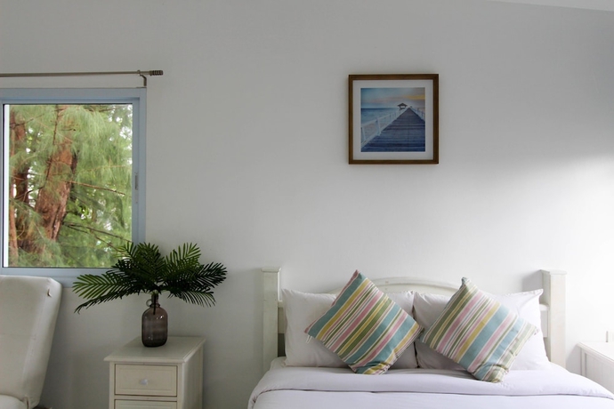 Imagen de la habitación del Hotel Issara Beach Resort. Foto 10