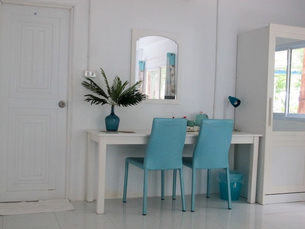 Imagen de la habitación del Hotel Issara Beach Resort. Foto 13