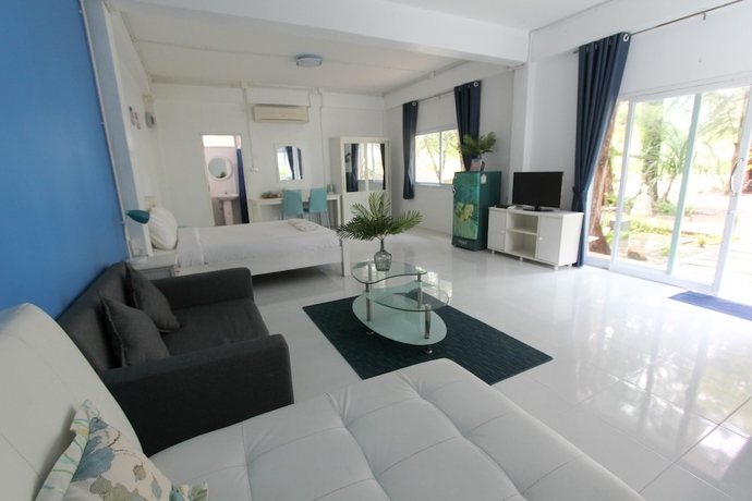 Imagen de la habitación del Hotel Issara Beach Resort. Foto 19