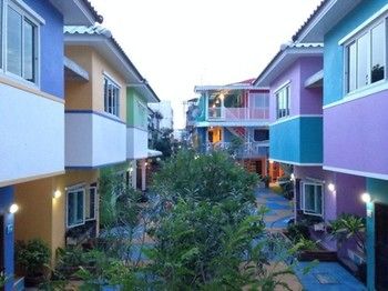 Imagen de los exteriores del Hotel Issara House Bangkok. Foto 8