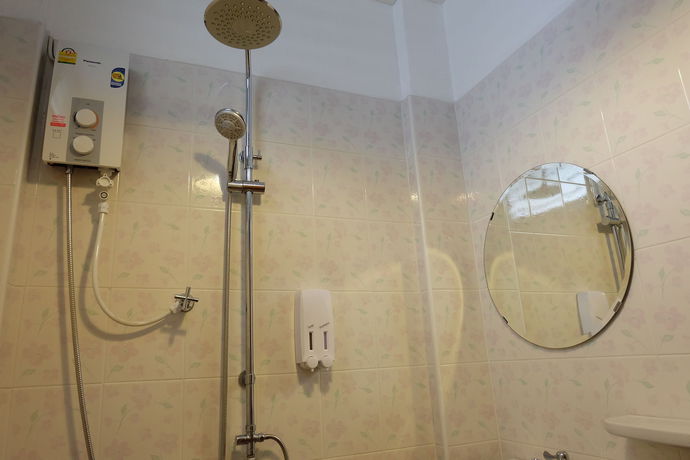 Imagen de la habitación del Hotel Issara House Bangkok. Foto 4