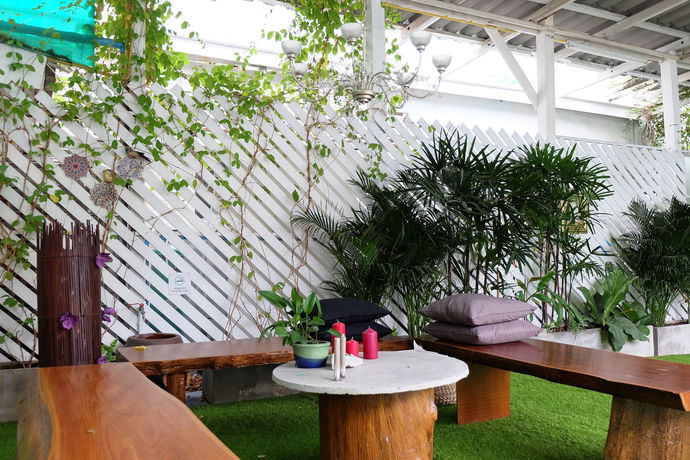Imagen de los exteriores del Hotel Issara House Bangkok. Foto 10