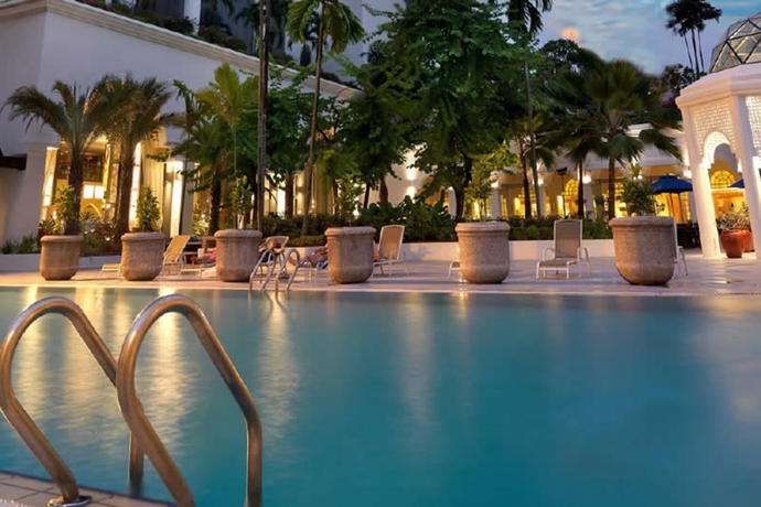 Imagen de la piscina del Hotel Istana Kuala Lumpur. Foto 13