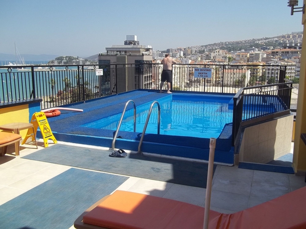 Imagen de la piscina del Hotel Istankoy Kusadasi. Foto 8
