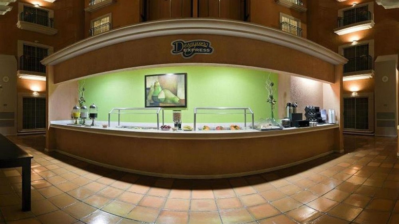 Imagen del bar/restaurante del Hotel Istay Ciudad Juarez. Foto 2