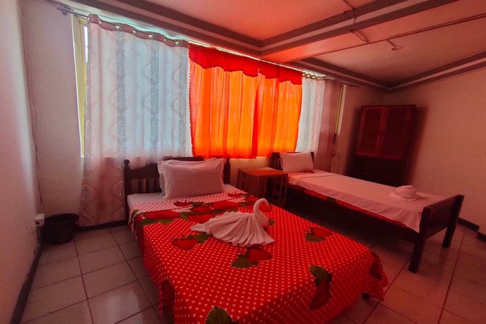 Imagen de la habitación del Hotel Istroberi Inn. Foto 13
