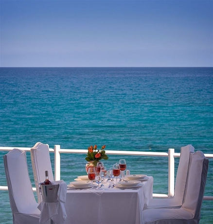 Imagen del bar/restaurante del Hotel Istron Bay. Foto 3