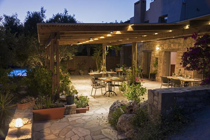 Imagen general del Hotel Istron Villas. Foto 10