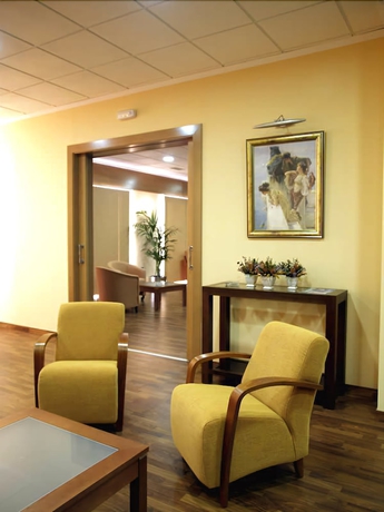 Imagen de la habitación del Hotel Isur Llerena. Foto 16