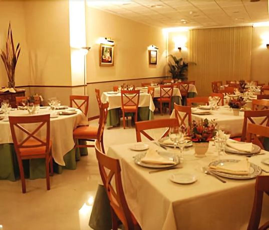 Imagen del bar/restaurante del Hotel Isur Llerena. Foto 2