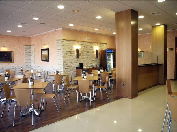 Imagen del bar/restaurante del Hotel Isur Llerena. Foto 6