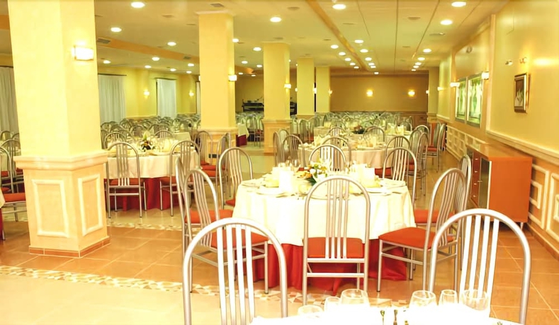 Imagen del bar/restaurante del Hotel Isur Llerena. Foto 8