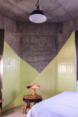 Imagen de la habitación del Hotel Isvara. Foto 15