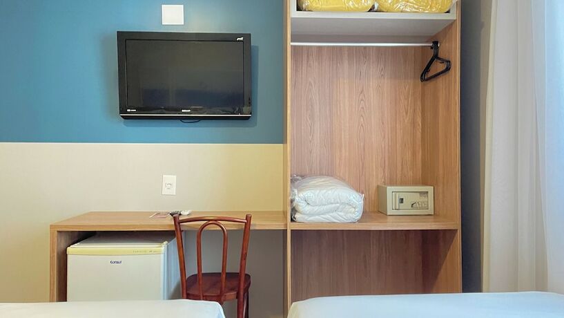 Imagen de la habitación del Hotel It&aacute;lia, Balne&aacute;rio Cambori&uacute;. Foto 16