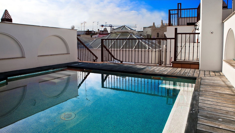 Imagen de la piscina del Hotel Itaca Sevilla By Soho Boutique. Foto 14