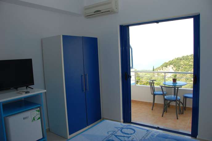 Imagen de la habitación del Hotel Itaka. Foto 19